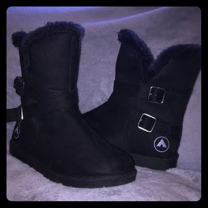 Size 7 AIR WALK winter boots. New!